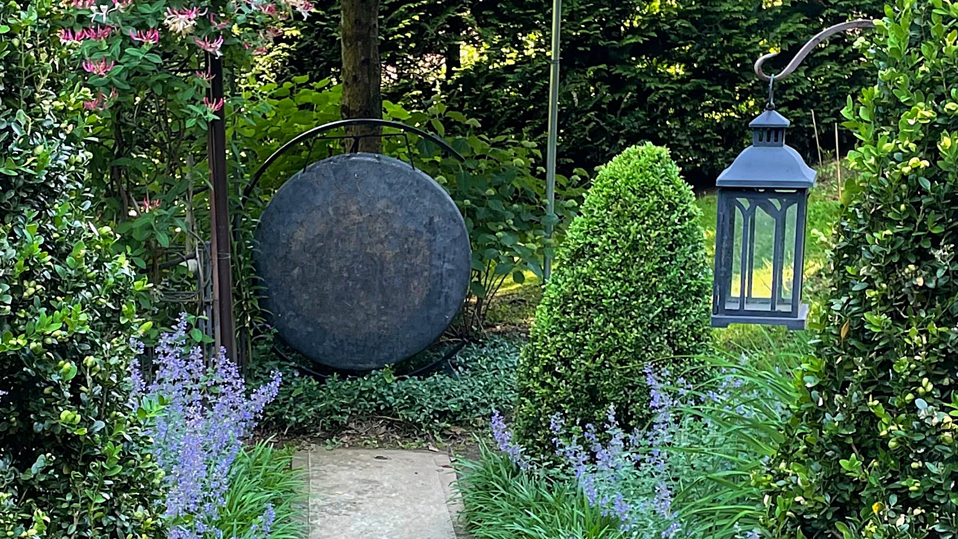 Decorative Garden Accessories - The Circle Garden